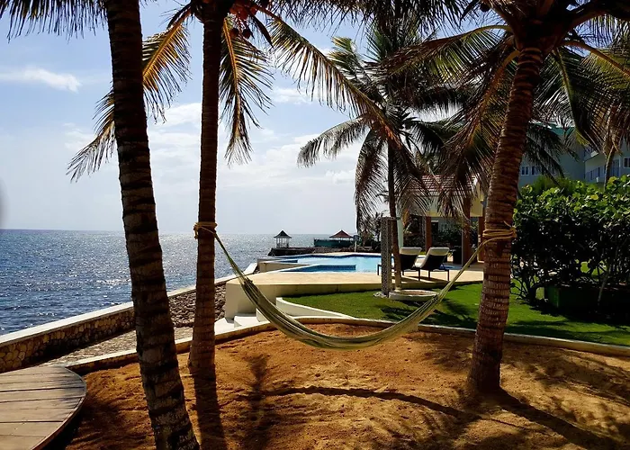 Whispering Seas Oceanfront * Ocho Ríos