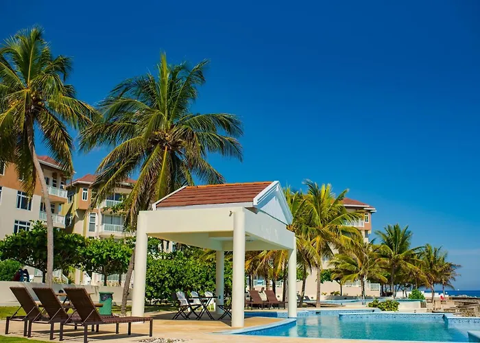 Whispering Seas Oceanfront Apartamento Ocho Ríos