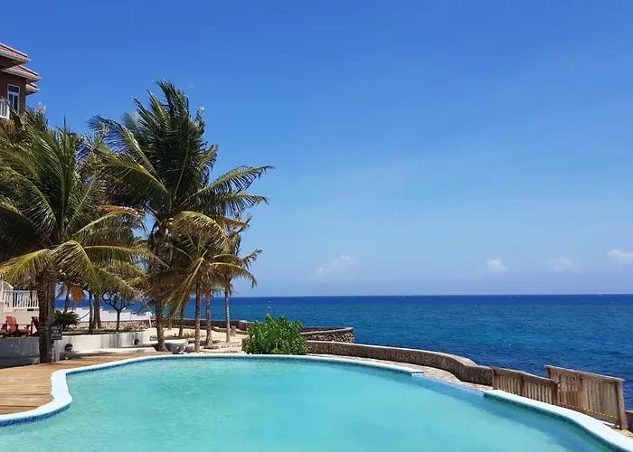 Whispering Seas Oceanfront Apartamento Ocho Ríos