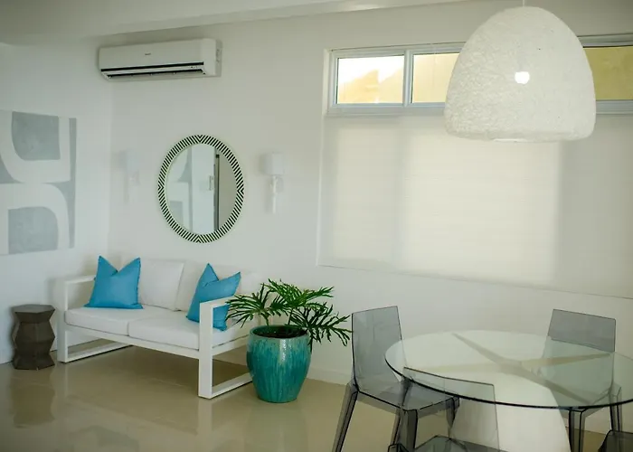 Whispering Seas Oceanfront Apartamento *